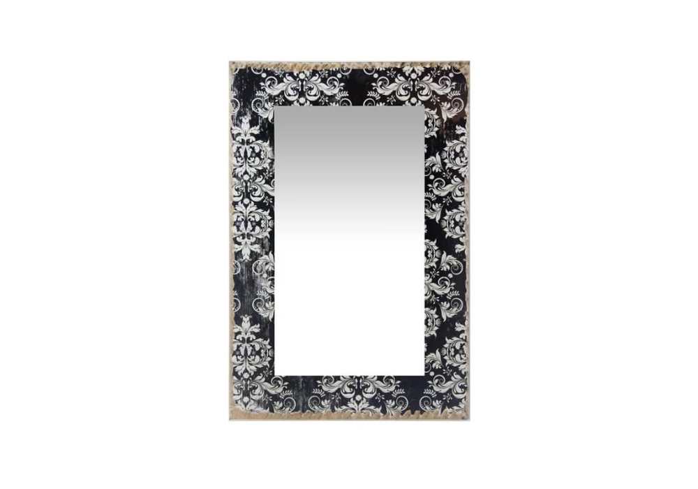 Lia Mirror.jpg