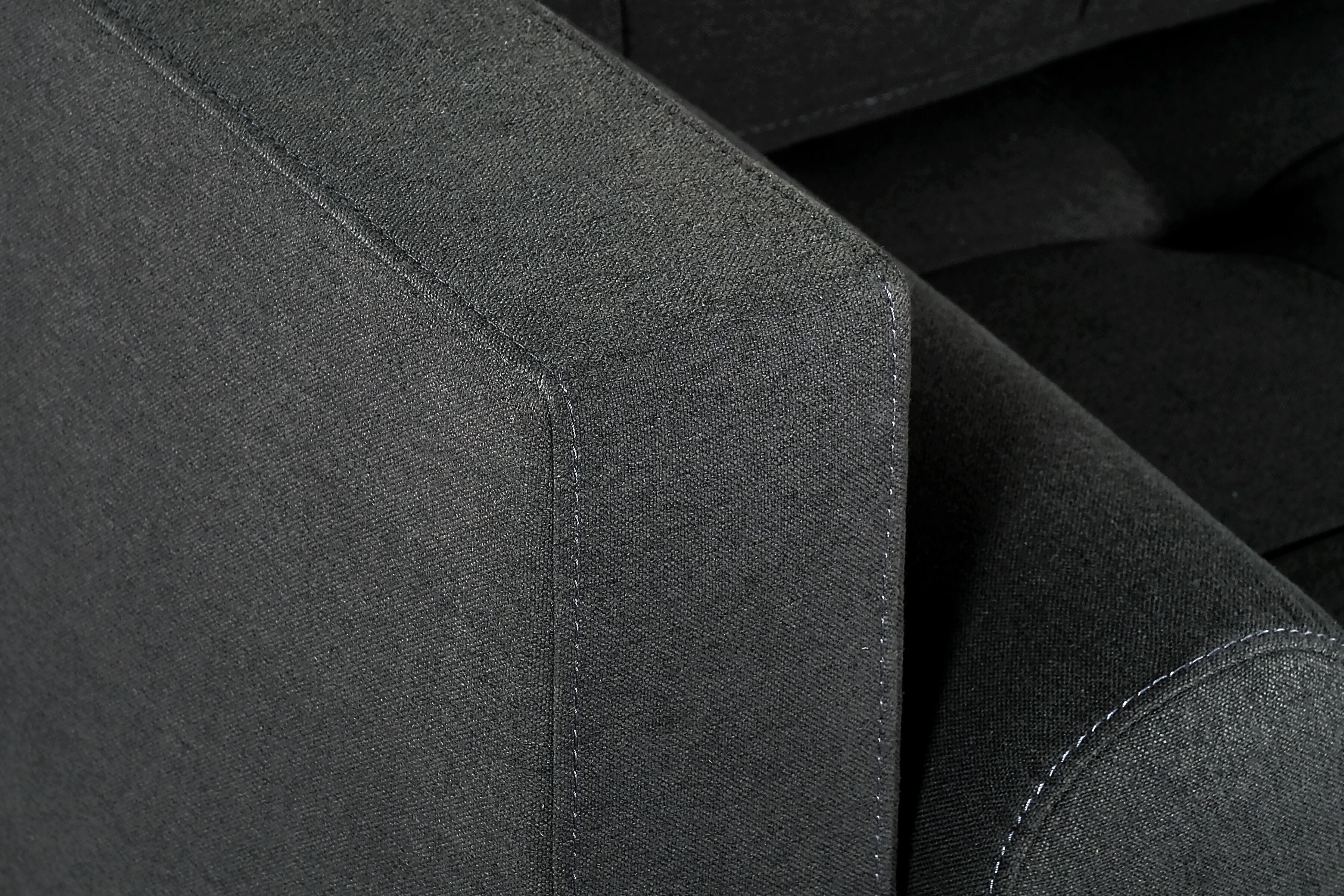 Elizabeth II Loveseat 6